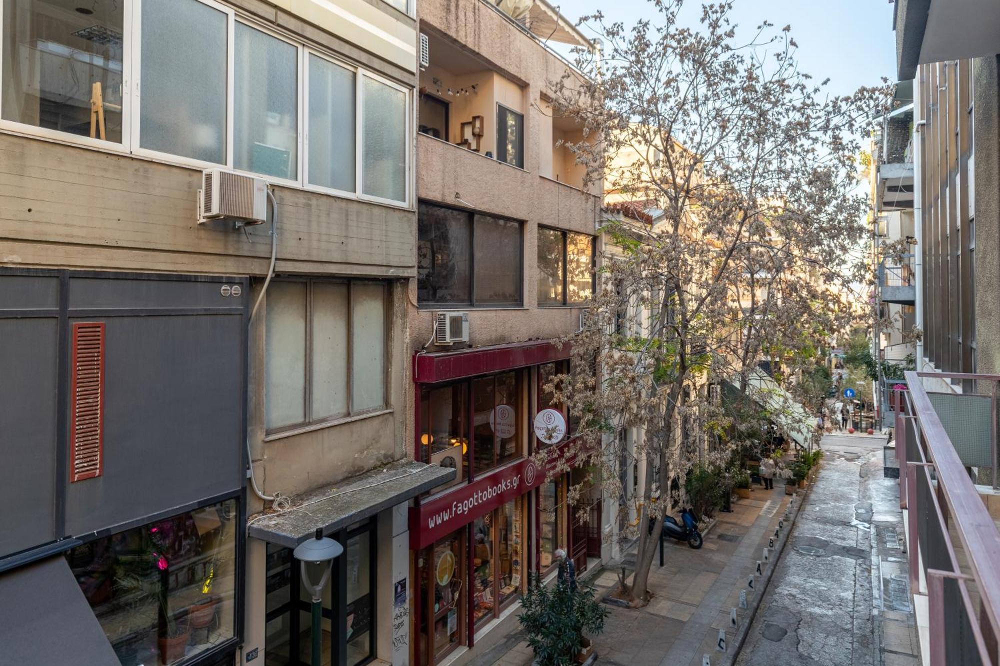 Super Central Apartment Downtown Exarcheia! Атина Екстериор снимка